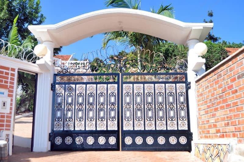 Plot 4 Kavuma Close Villa Kampala Ngoại thất bức ảnh