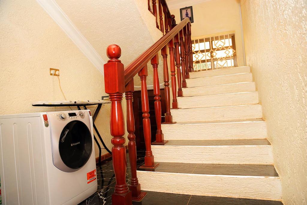Plot 4 Kavuma Close Villa Kampala Ngoại thất bức ảnh